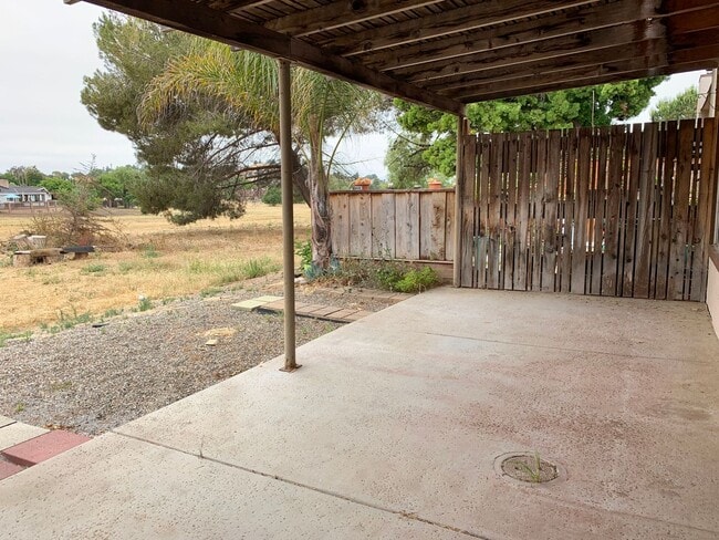 Building Photo - Quiet 2 Bedroom 2 Bathroom Townhouse in Ridgemark!!