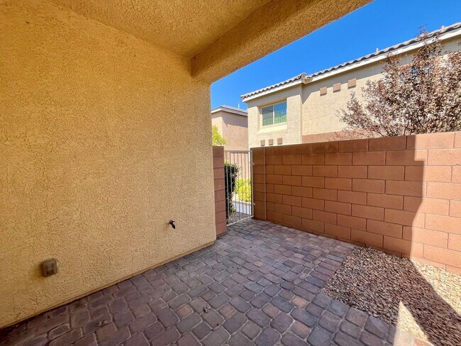 Building Photo - 9493 Alma Ridge Ave