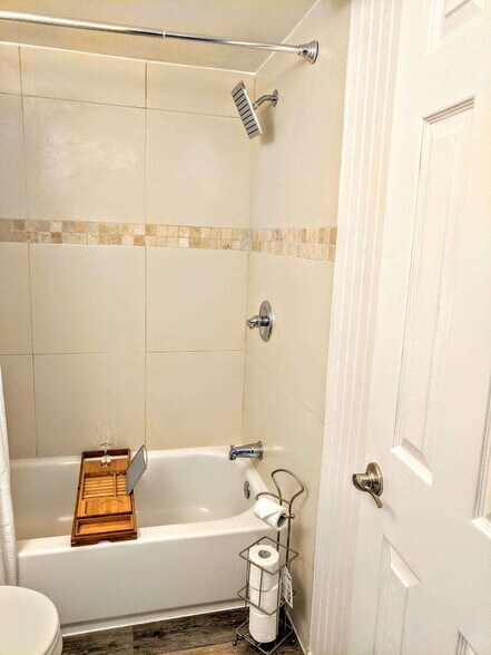 Ceramic Tile Tub/Shower with Rainfall Showerhead - 1830 Metzerott Rd