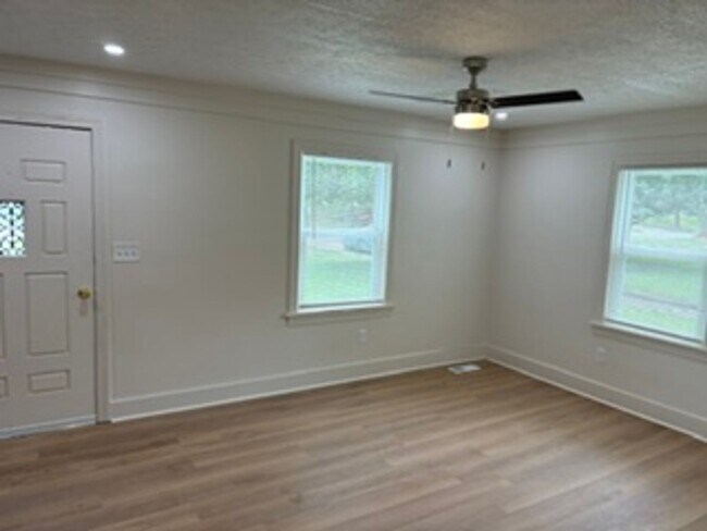 Building Photo - 300 Northwestern Pkwy