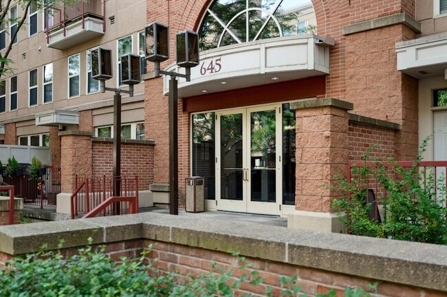 Building Photo - 645 N 1st St