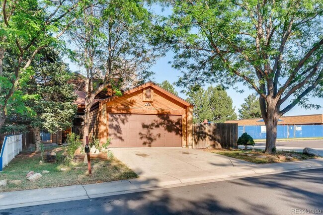 Building Photo - 5 bedroom Home in Cherry Creek School District! Great location- low maintenance yard! $500 off 1s...