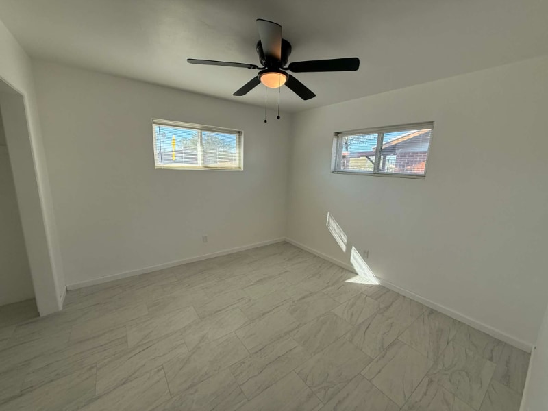 Building Photo - 333 E Linden St