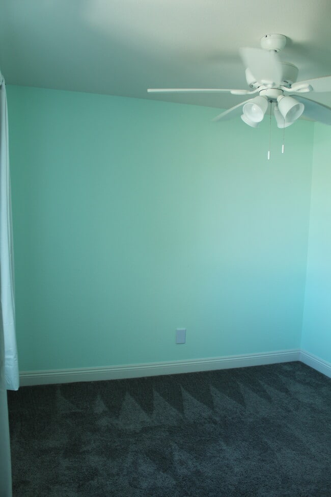 Building Photo - 4372 Ladera Dr