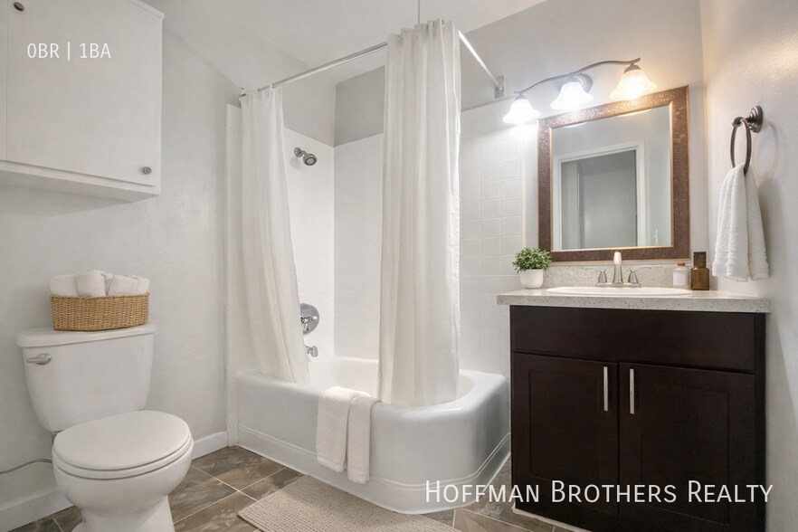 Building Photo - 1911 W 2nd St