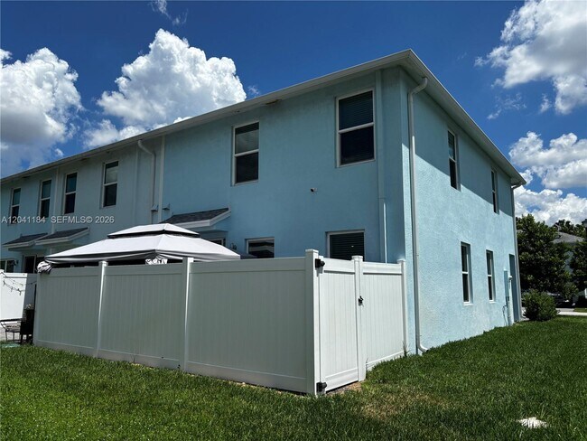 Building Photo - 6359 Sailpointe Ln