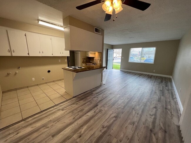 Building Photo - 2 Bedroom 1 Bath for rent!