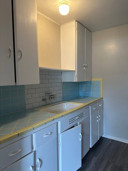 Building Photo - 3001 E Rio Grande St