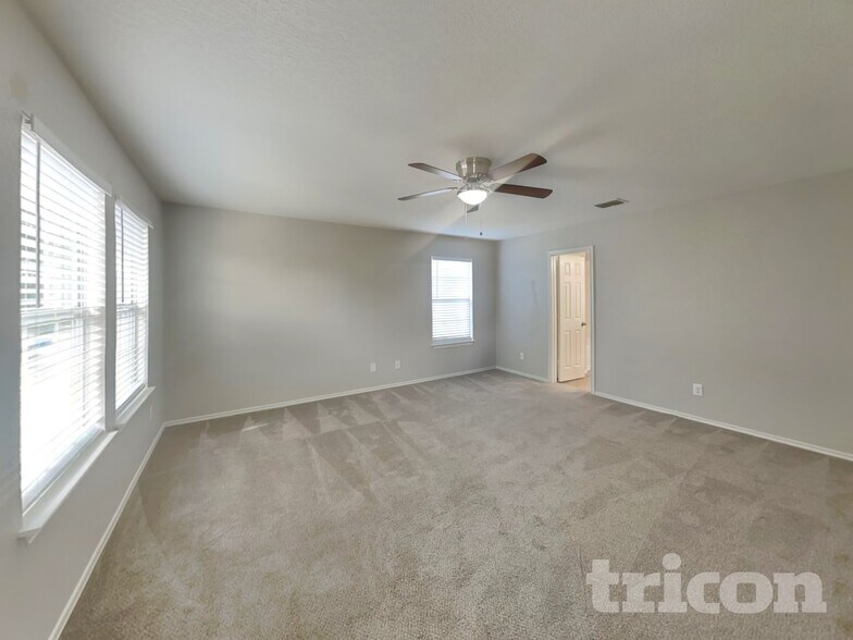 Building Photo - 160 Hinge Path