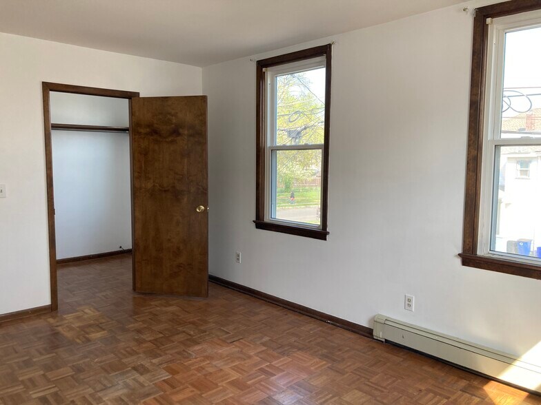 Building Photo - 9 1st St