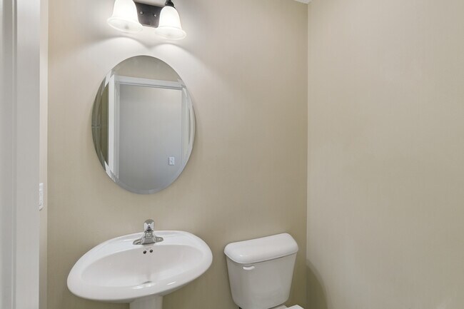 Building Photo - 608 Piedmont Ave