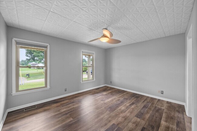 Building Photo - Nice Home on Cul-Du-Sac Large Backyard clo...