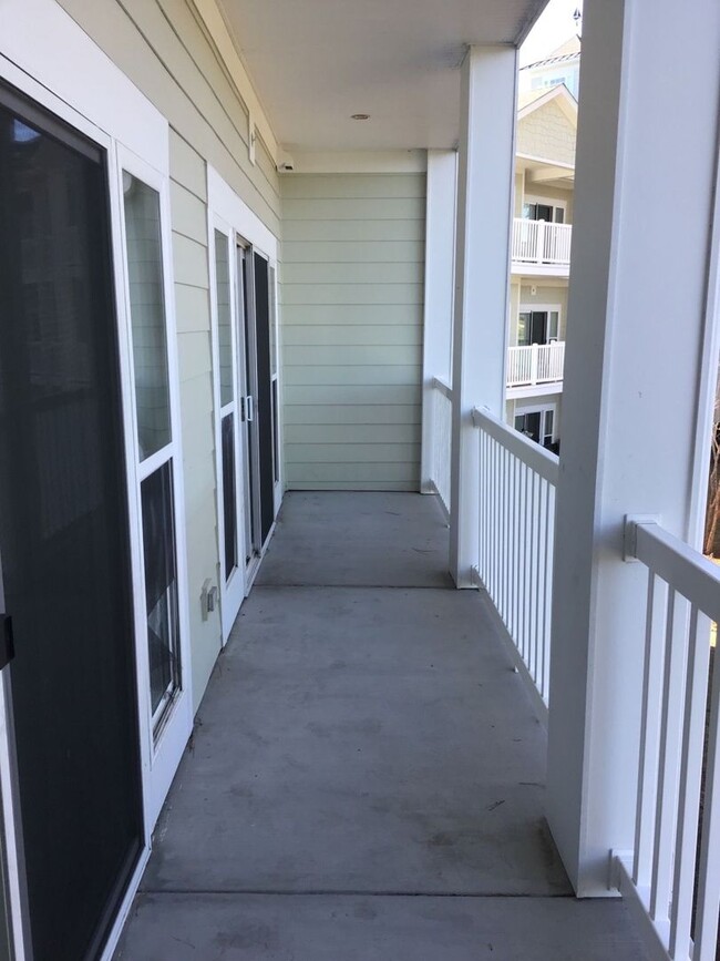 Building Photo - Spacious 2 Bedroom Condo in World Tour