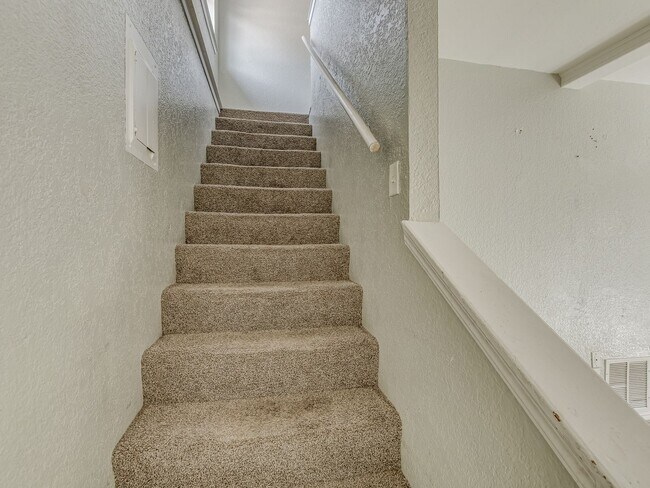 Building Photo - MOVE IN SPECIAL NO DEPOSIT OR APPLICATION ...