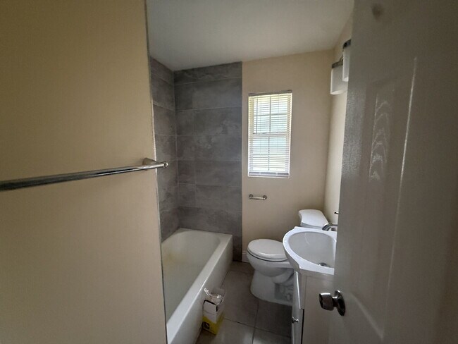 Building Photo - NEWLY RENOVATED 2 BEDROOM, 1 BATH HOME – 1...