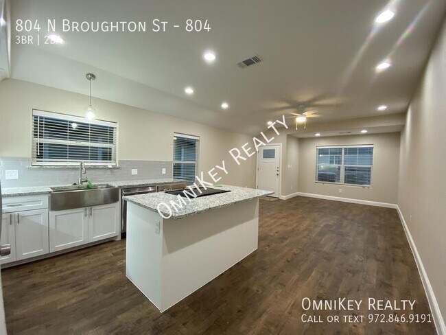 Building Photo - 804 N Broughton St