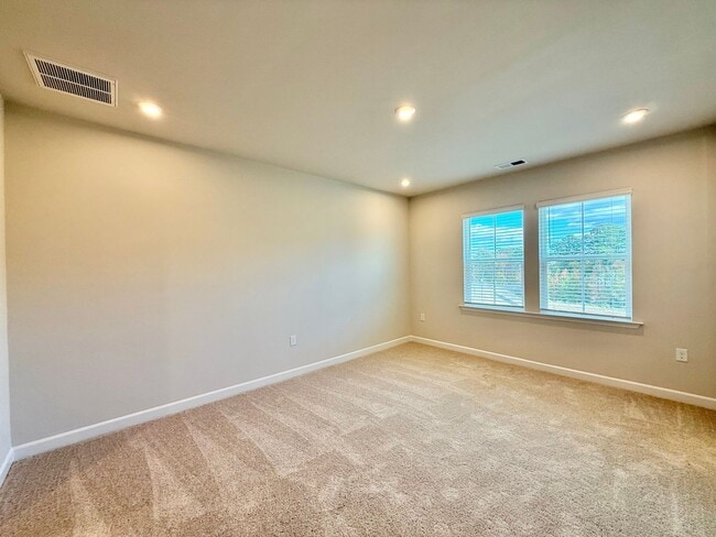 Building Photo - **OFFERING RENT PROMOTION FOR FIRST 6 MONTHS** New Construction 4BD, 3.5BA Wake Forest Townhome w...