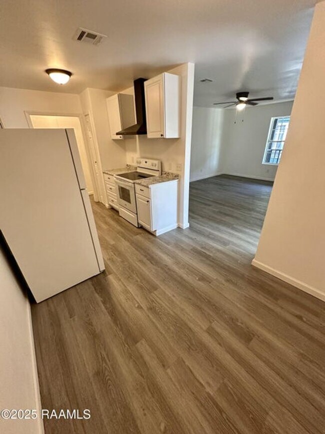 Building Photo - 216 Marigny Cir