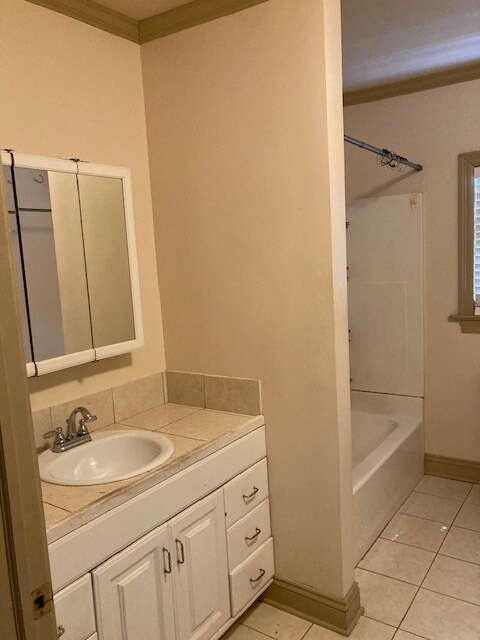 Building Photo - 303 Paris St