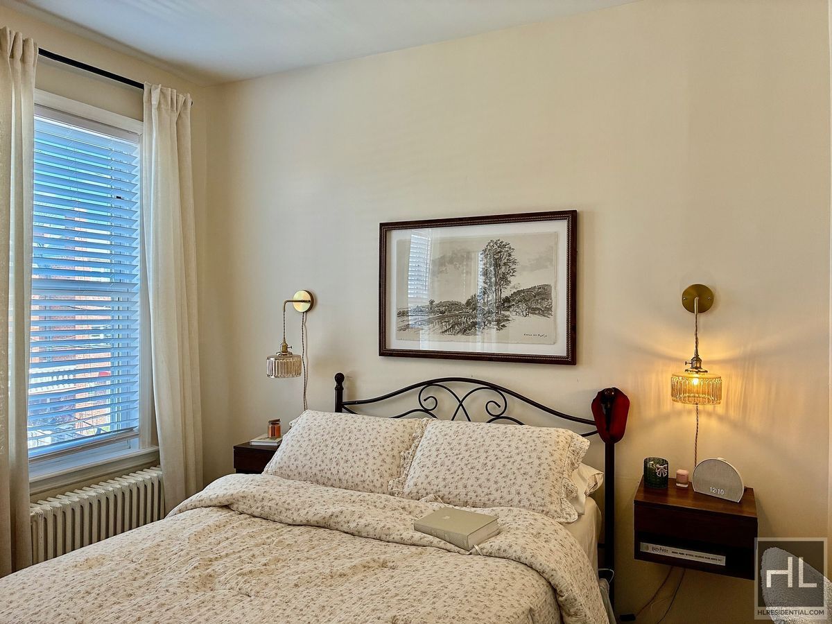 Building Photo - Gorgeous 1.5 bedroom in Maspeth