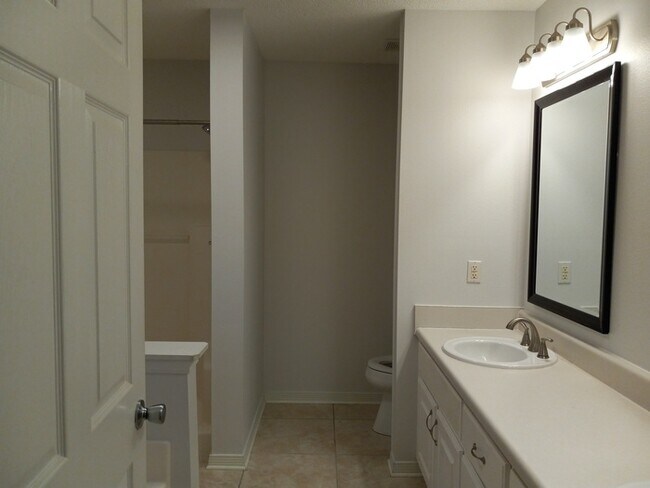 Building Photo - Large 3/2 Family Home that is Conveniently located off Blue Angel PKWY