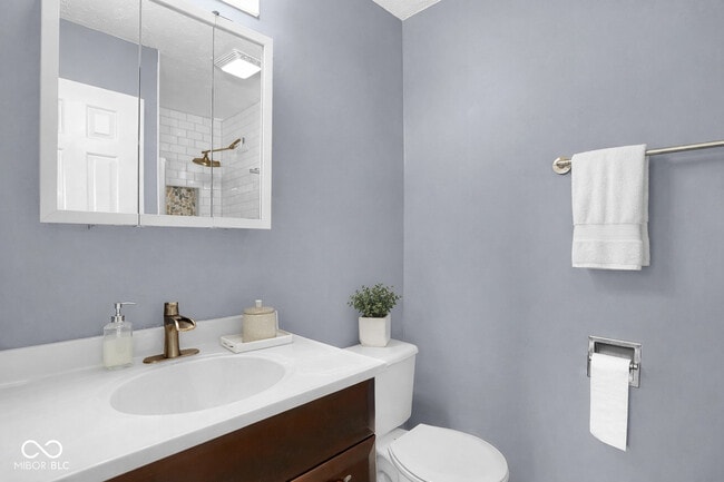 Building Photo - 6010 S Bay Dr