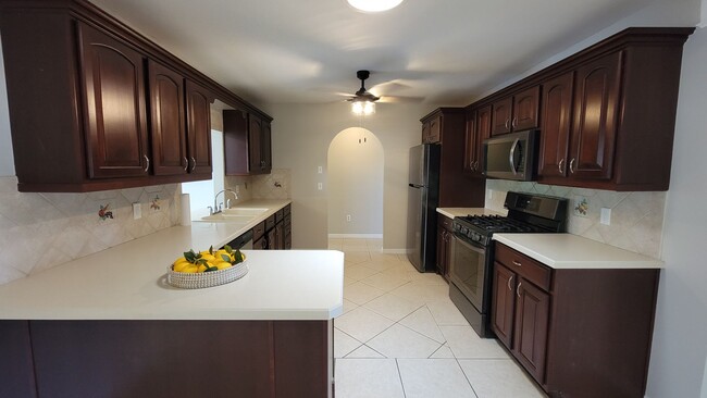 Building Photo - Port St. Lucie single-family home 3 bedroo...