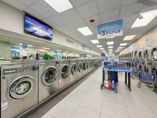 Building Photo - 118 Bowers St