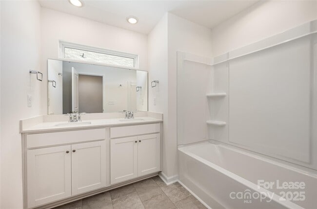 Building Photo - 3220 Lilac Grove Dr