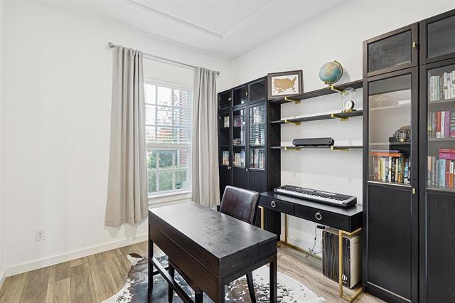 Building Photo - 1008 Redbrick Ln