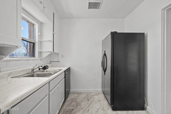 Building Photo - 3418 Frankfort Ave