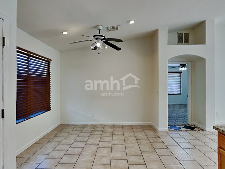 Building Photo - 7659 S Meadow Spring Way