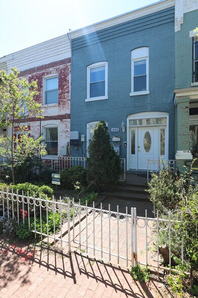 Primary Photo - 1263 Morse St NE