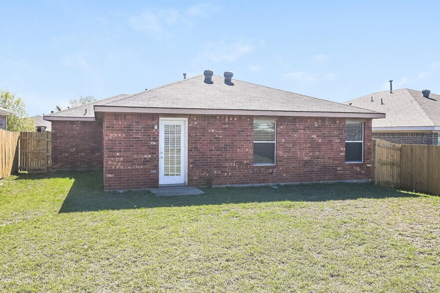 Building Photo - 2428 Ensenada Ln