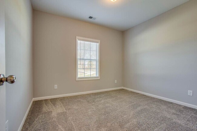 Building Photo - ***  COMING SOON!   ***  Stylish and comfo...