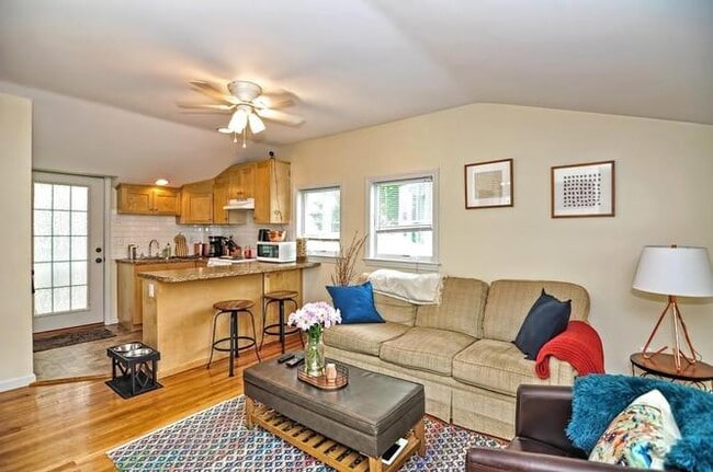 Building Photo - 12 Fisher St