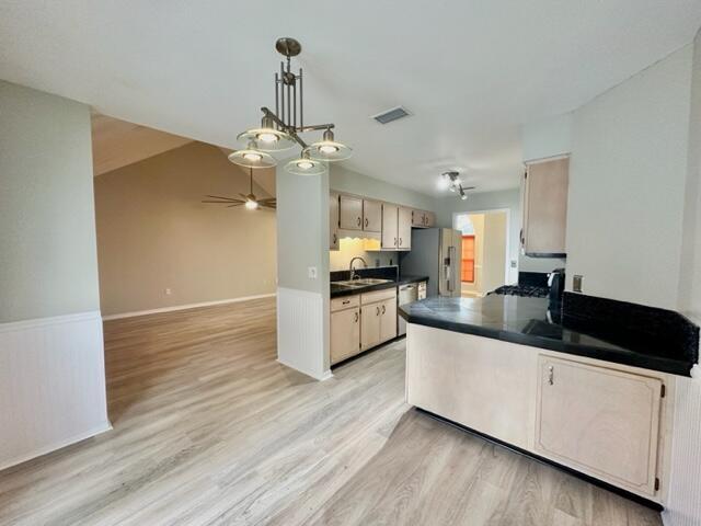 Building Photo - 519 E Timberlake Dr