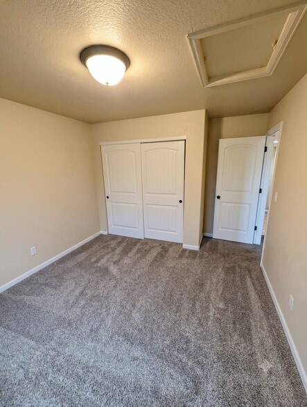 Building Photo - 246 Primrose Dr
