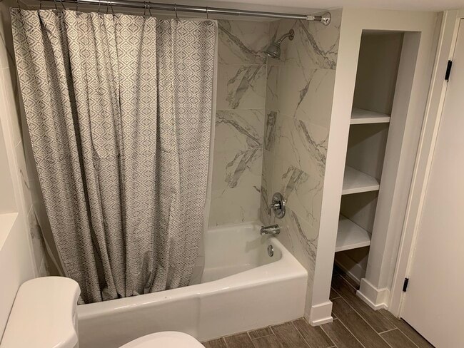 Building Photo - 3050 N Clifton Ave