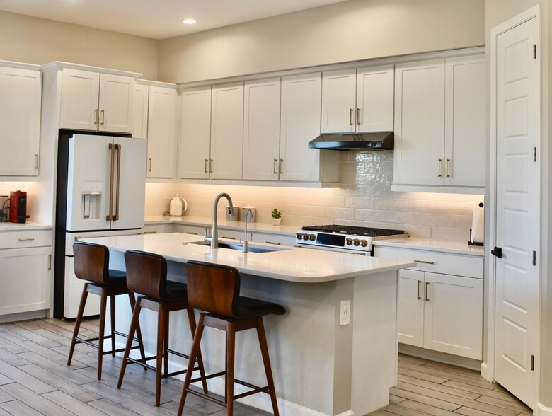 Building Photo - 4864 E Village Dr