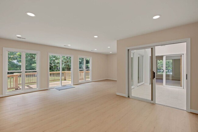 Building Photo - 300 Smoots Ln