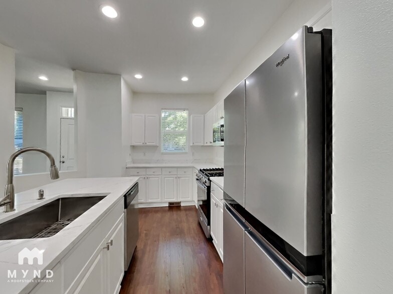 Building Photo - 17061 Parkside Way SE