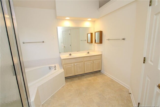 Building Photo - 114 Covewood Ct