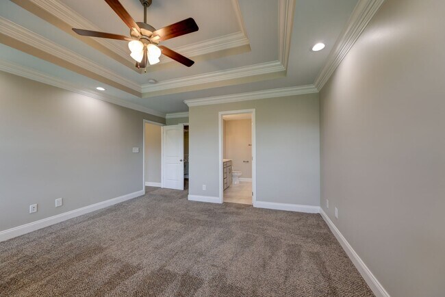 Building Photo - Sharp 3 bed 2 bath with Bonus room and nice fenced yard.