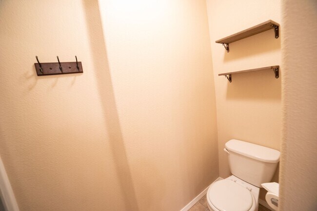 Building Photo - Newer Construction Townhome in Canby