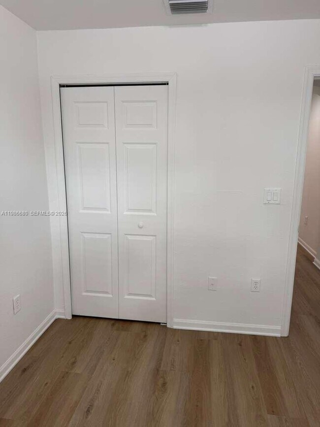 Building Photo - 2470 SE 15th Pl