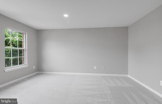 Building Photo - 46607 Carriage Ct