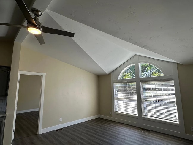 Building Photo - Modern Auburn Retreat—Fully Renovated 3BR ...
