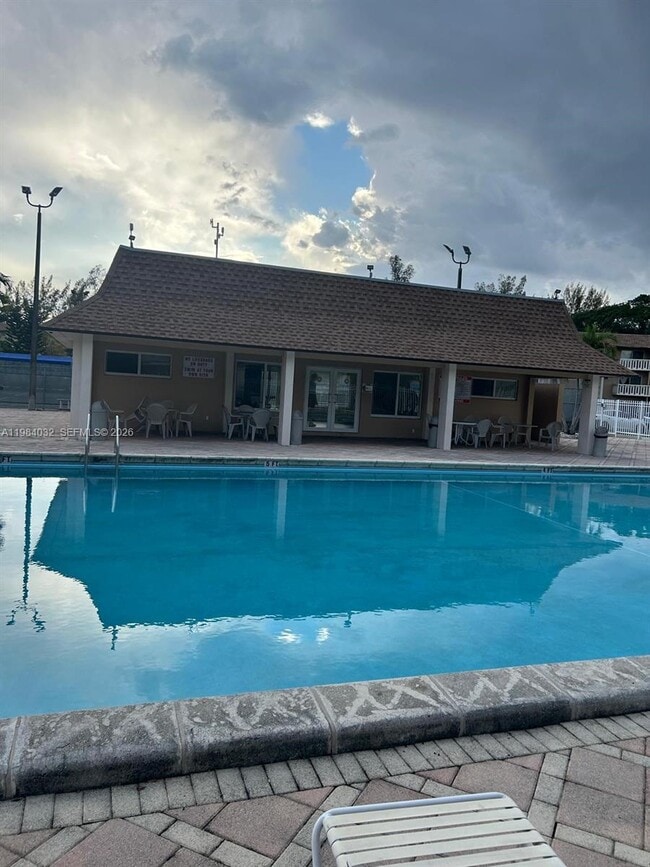 Building Photo - 7450 Miami Lakes Dr