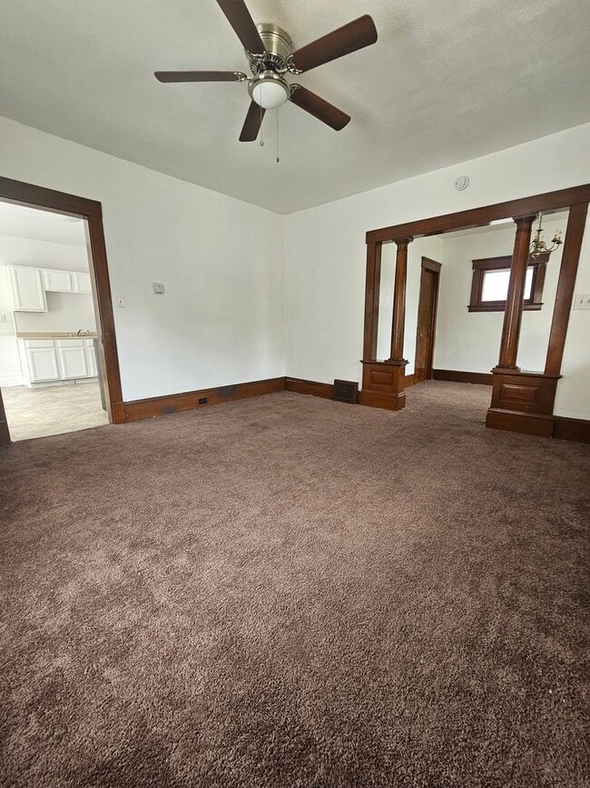 Building Photo - 3690 E 57th St